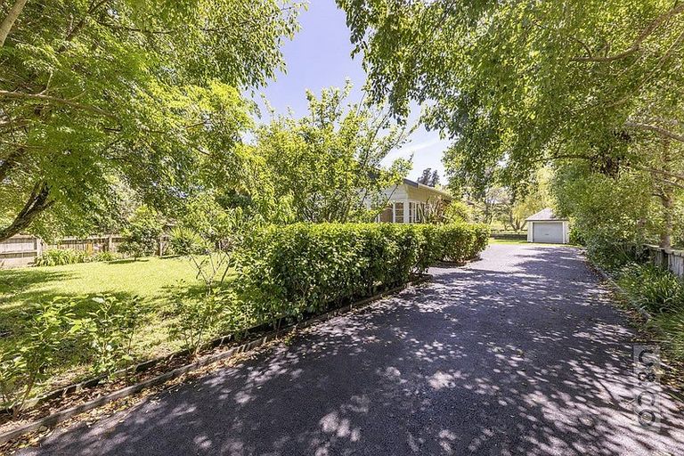 Photo of property in 74 Awaroa Road, Helensville, 0800