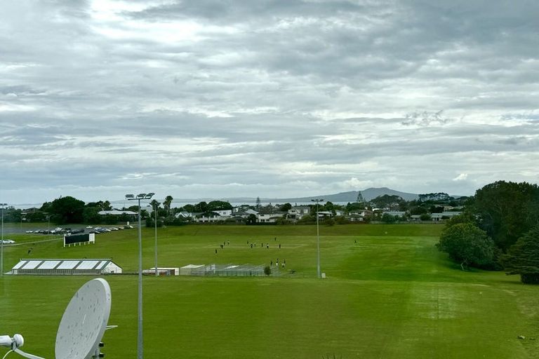 Photo of property in 65 Zara Court, Windsor Park, Auckland, 0632