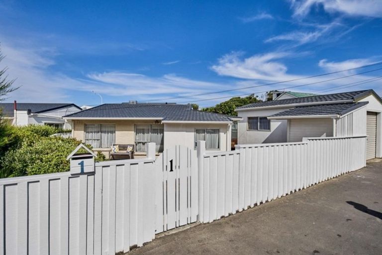 Photo of property in 1 Ferry Street, Seatoun, Wellington, 6022