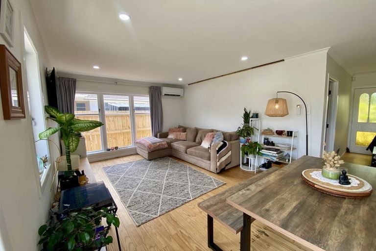 Photo of property in 43a Taikata Road, Te Atatu Peninsula, Auckland, 0610