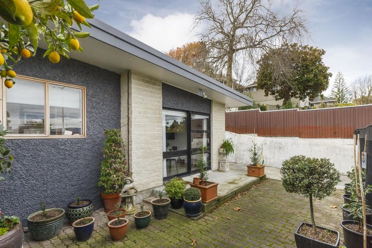 Photo of property in 10 Milverton Avenue, Hokowhitu, Palmerston North, 4410