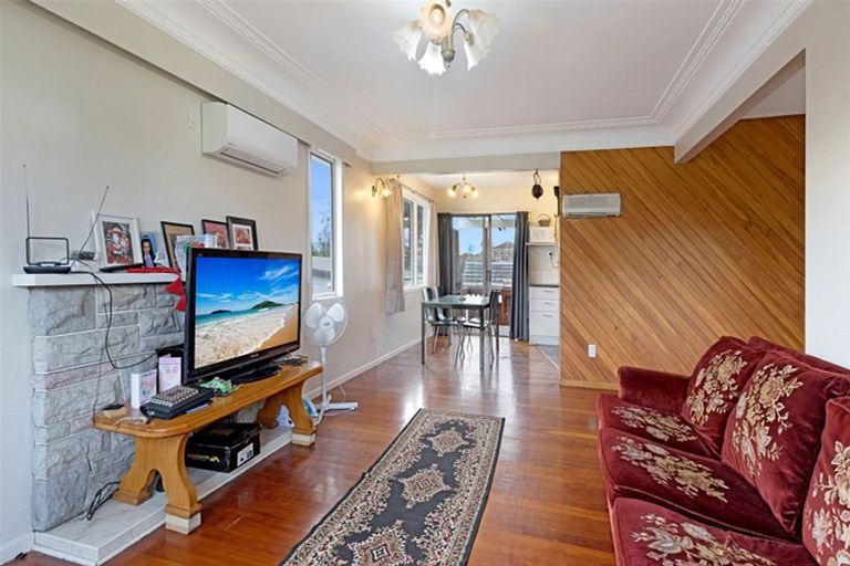 Photo of property in 15 Sherwood Avenue, Te Atatu South, Auckland, 0610