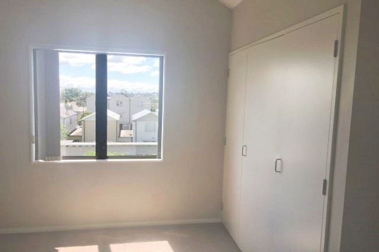 Photo of property in 4 Opito Way, East Tamaki, Auckland, 2013