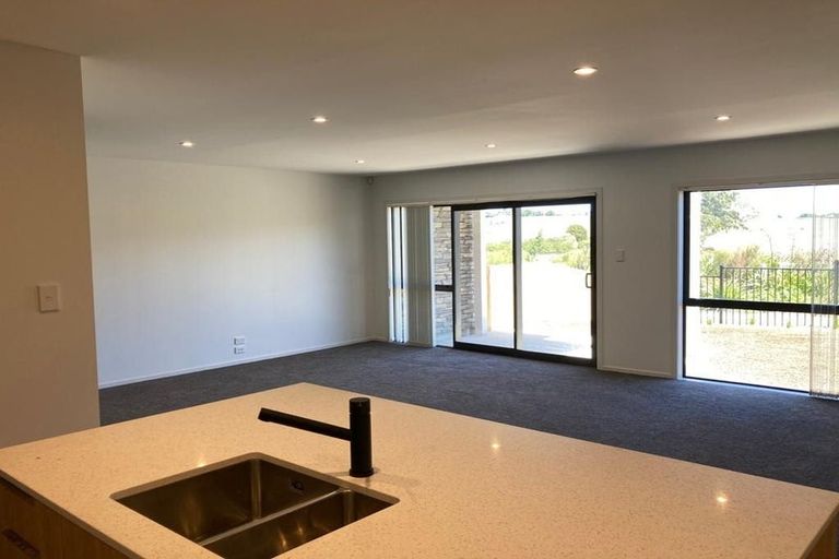 Photo of property in 2/60 Hayfield Way, Karaka, Papakura, 2580