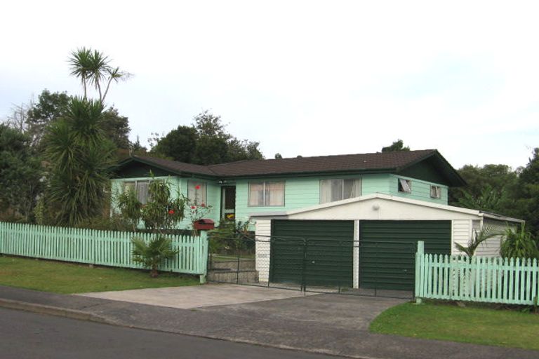 Photo of property in 50 Fitzherbert Avenue, West Harbour, Auckland, 0618