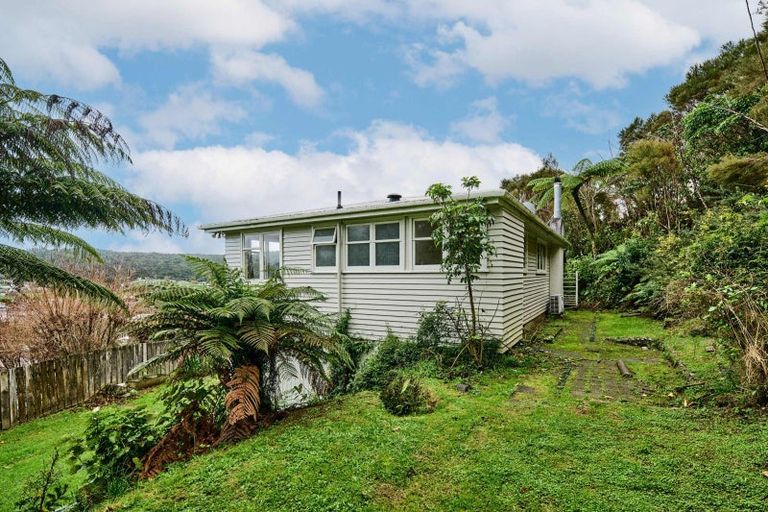 Photo of property in 27 Pencarrow Crescent, Wainuiomata, Lower Hutt, 5014