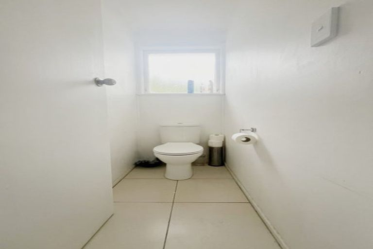 Photo of property in 63 Peach Road, Glenfield, Auckland, 0629