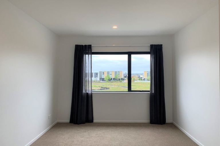 Photo of property in 35 Peihana Road, Hobsonville, Auckland, 0616