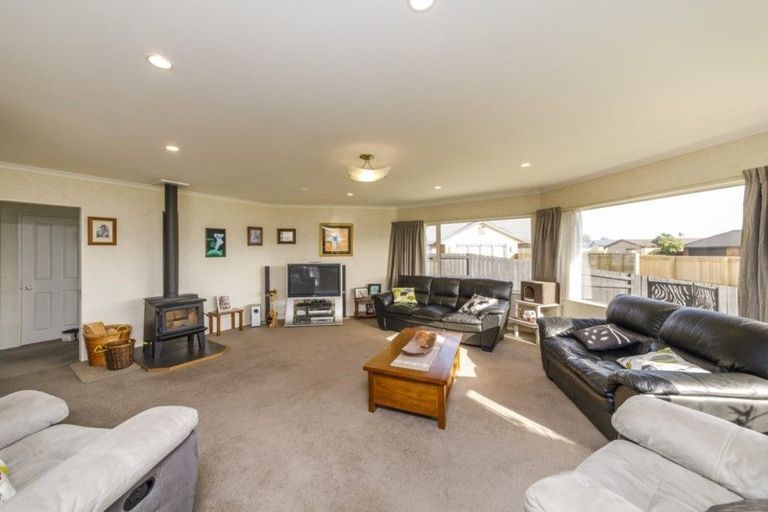 Photo of property in 44 Peter Hall Drive, Kelvin Grove, Palmerston North, 4414