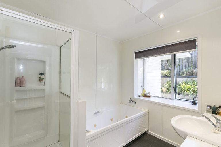 Photo of property in 3 Waterford Drive, Churton Park, Wellington, 6037