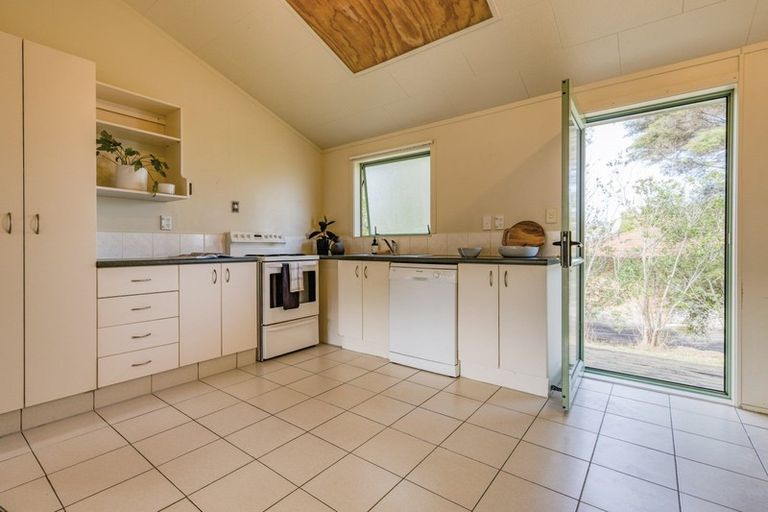 Photo of property in 53 Cabeleigh Drive, Helensville, 0800