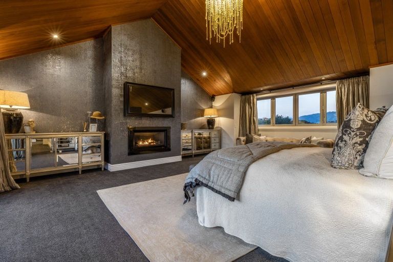 Photo of property in 2 Otaihanga Road, Paraparaumu Beach, Paraparaumu, 5032