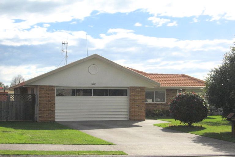 Photo of property in 6 Lucerne Place, Welcome Bay, Tauranga, 3112