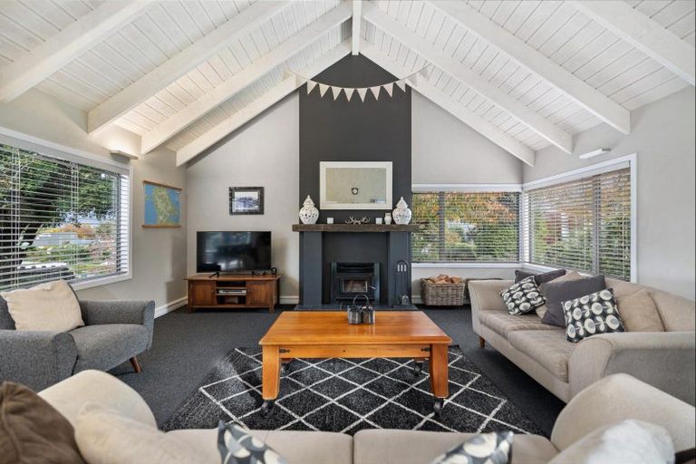 Photo of property in 45 Cedar Drive, Kelvin Heights, Queenstown, 9300