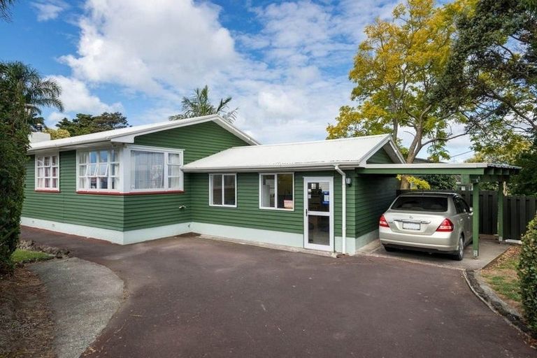 Photo of property in 12 Covil Avenue, Te Atatu South, Auckland, 0610