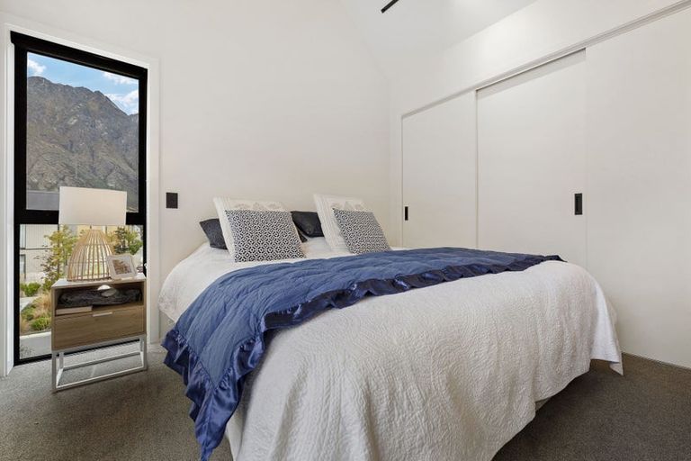 Photo of property in 35 Casterway Crescent, Jacks Point, 9371