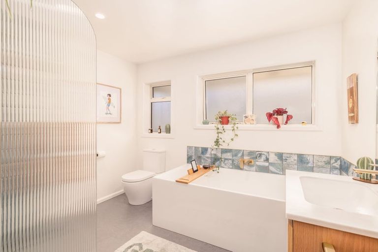 Photo of property in 6 Laing Crescent, Heathcote Valley, Christchurch, 8022