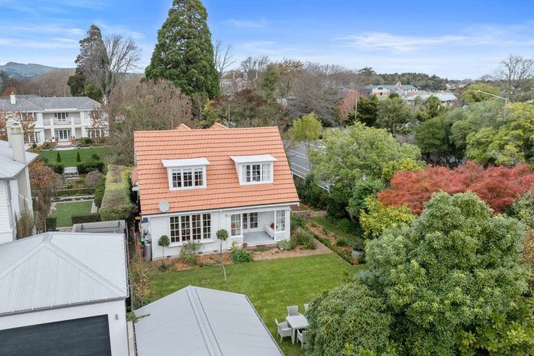 Photo of property in 2 Royds Street, Fendalton, Christchurch, 8014