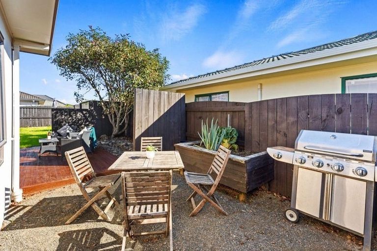 Photo of property in 38 Katerini Grove, Papamoa Beach, Papamoa, 3118