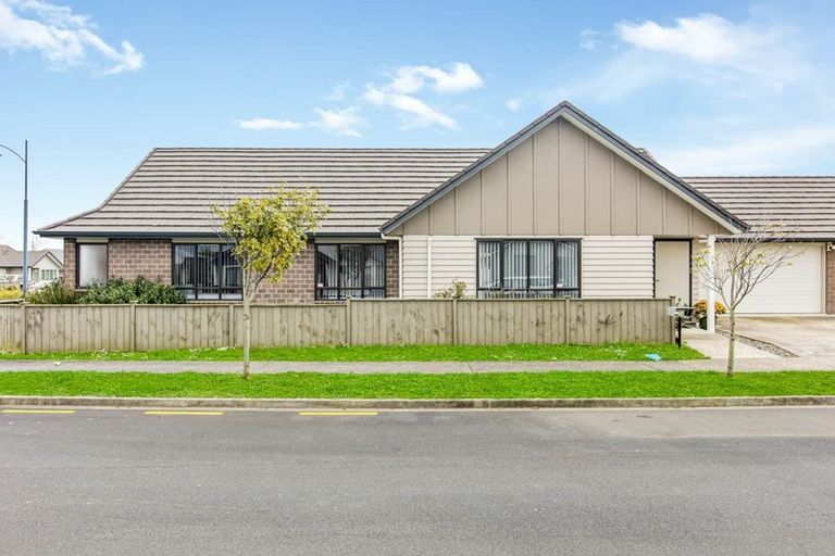 Photo of property in 14 Kotuku Crescent, Takanini, 2112