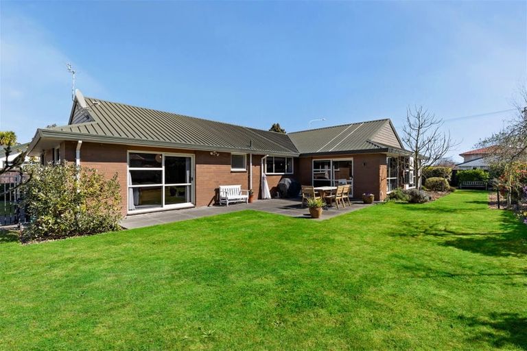 Photo of property in 130 Grahams Road, Burnside, Christchurch, 8053