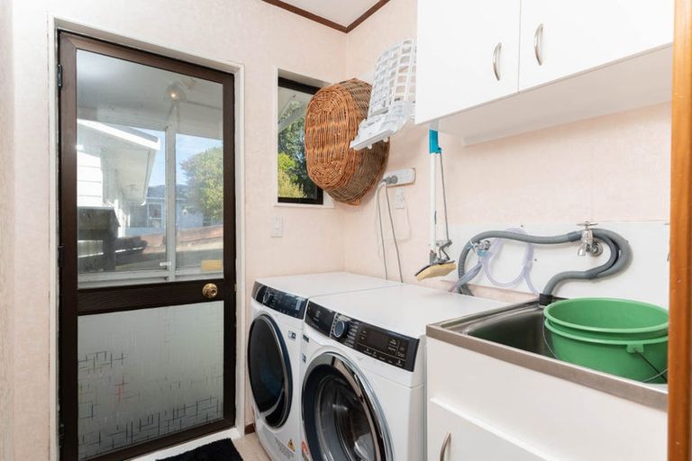Photo of property in 64 Fyvie Avenue, Tawa, Wellington, 5028