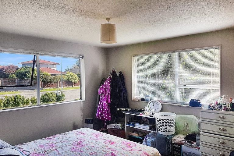 Photo of property in 62 Oakley Crescent, Hornby, Christchurch, 8042