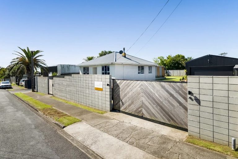 Photo of property in 21 Carthew Street, Okato, 4335