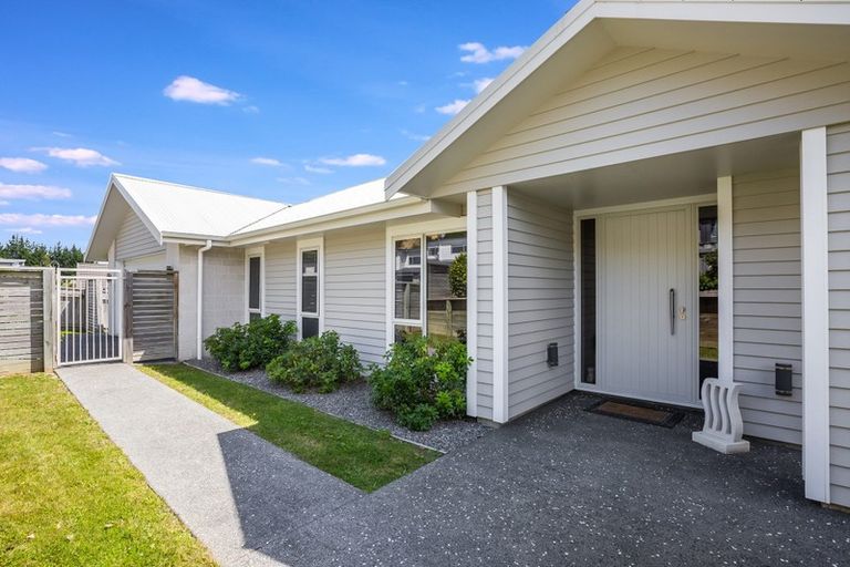 Photo of property in 2 Pacific View, Whitby, Porirua, 5024