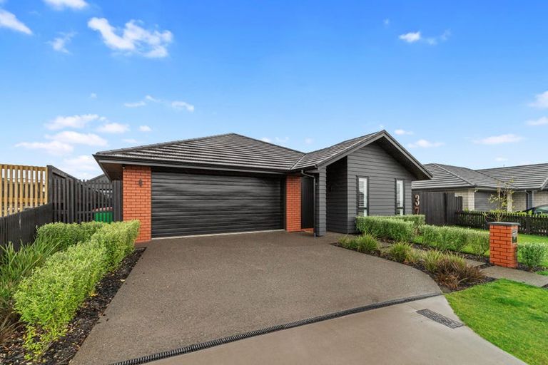 Photo of property in 37 Lockerbie Street, Morrinsville, 3300