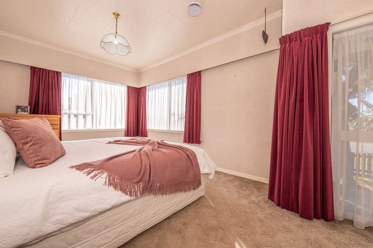 Photo of property in 92 Russell Street, Westport, 7825