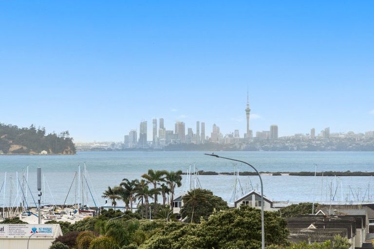 Photo of property in 165b Wiseley Road, West Harbour, Auckland, 0618
