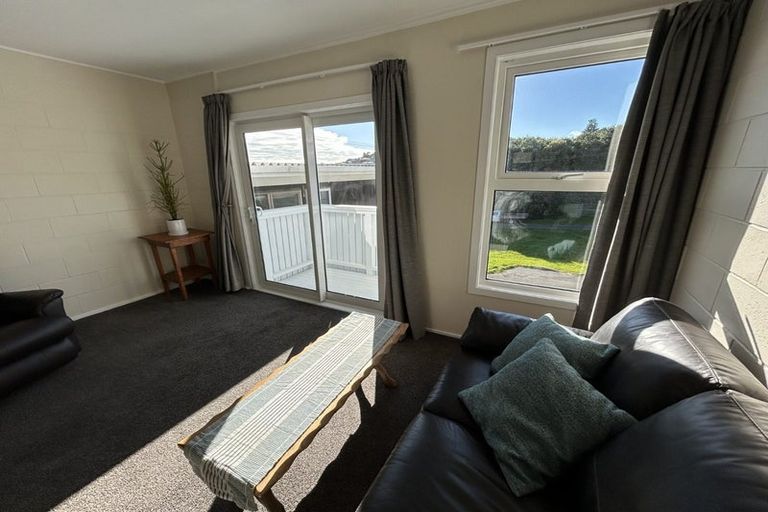 Photo of property in 3/12 Thornley Street, Titahi Bay, Porirua, 5022
