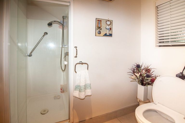 Photo of property in 6 Derry Hill, Churton Park, Wellington, 6037