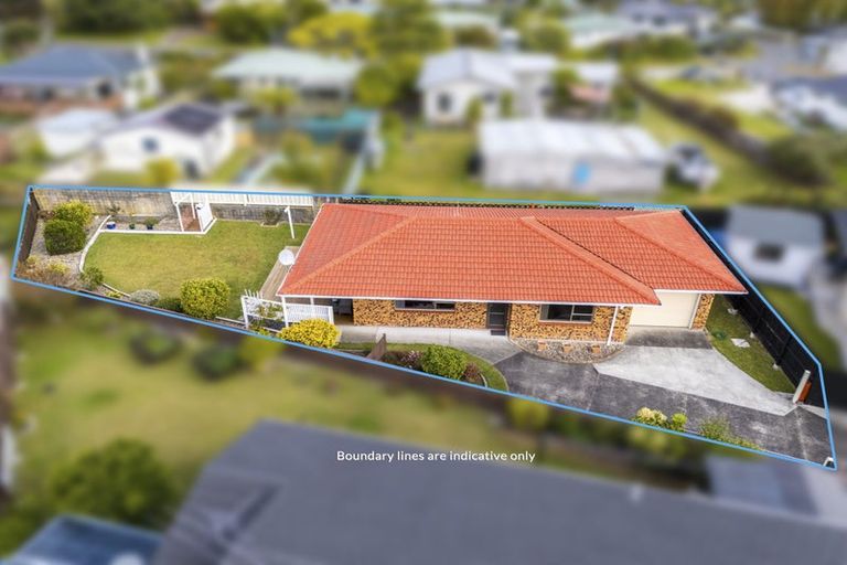 Photo of property in 2/9 Annette Avenue, Te Atatu South, Auckland, 0610