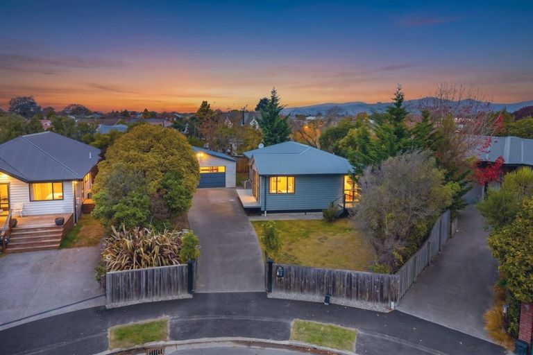 Photo of property in 12 Binstead Place, Avondale, Christchurch, 8061