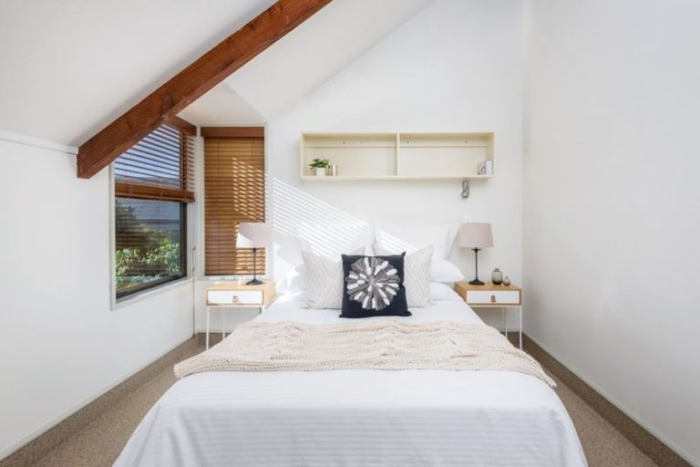 Photo of property in 17 Jamell Place, Avonhead, Christchurch, 8042