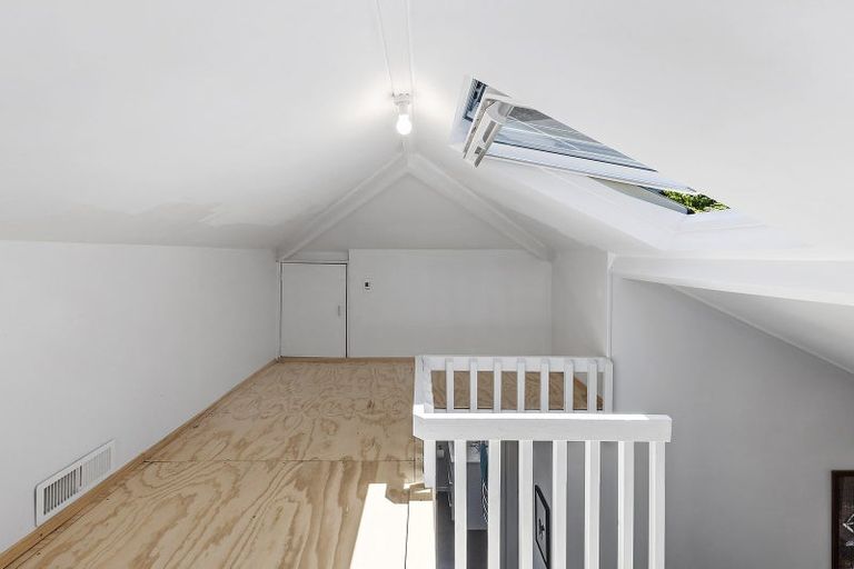 Photo of property in 65 Airlie Road, Plimmerton, Porirua, 5026