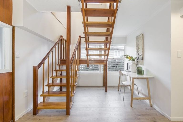 Photo of property in 27 Renata Crescent, Te Atatu Peninsula, Auckland, 0610