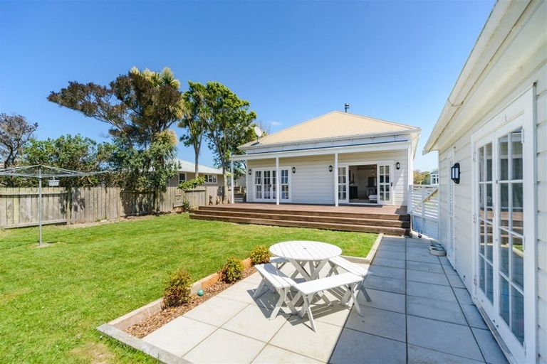 Photo of property in 17 Perrin Place, Kelvin Grove, Palmerston North, 4414