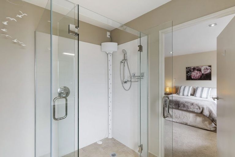 Photo of property in 58 Royalle Mews, Botany Downs, Auckland, 2010