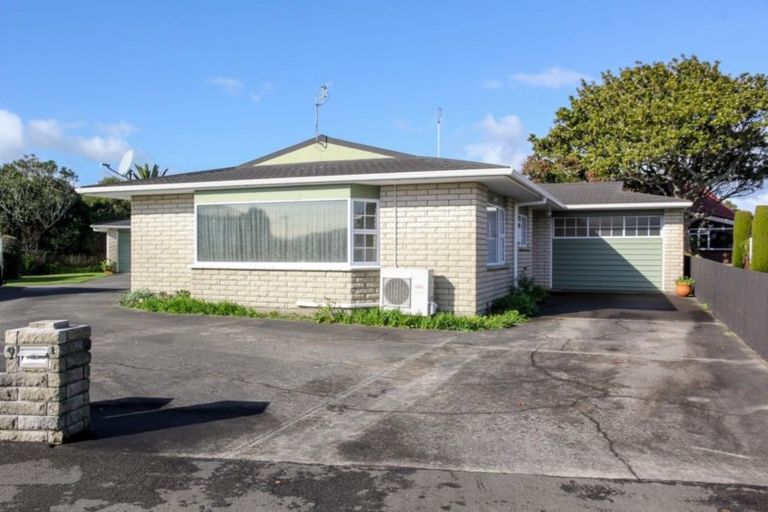 Photo of property in 1/9 Tukapa Street, Westown, New Plymouth, 4310
