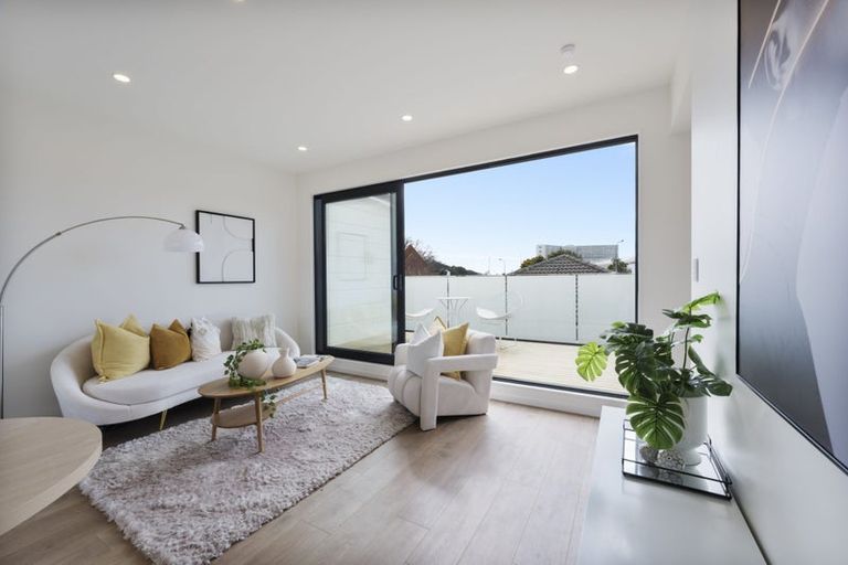 Photo of property in 8/6 Shakespeare Road, Milford, Auckland, 0620