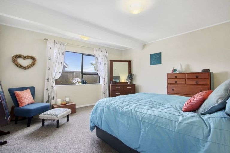 Photo of property in 1/26 Petrel Place, Massey, Auckland, 0614