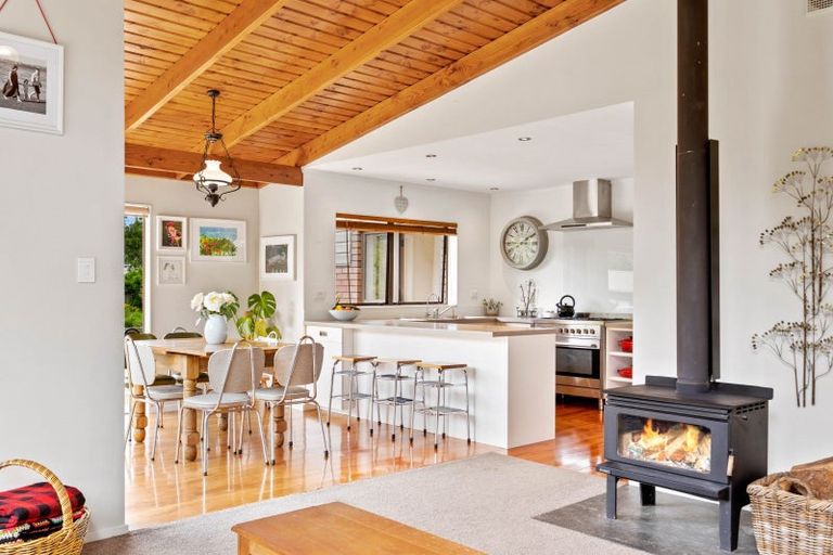 Photo of property in 1/1 Flavia Close, Torbay, Auckland, 0630