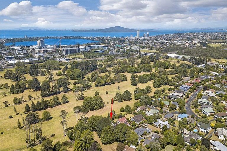 Photo of property in 6a Terrylyn Drive, Hillcrest, Auckland, 0627