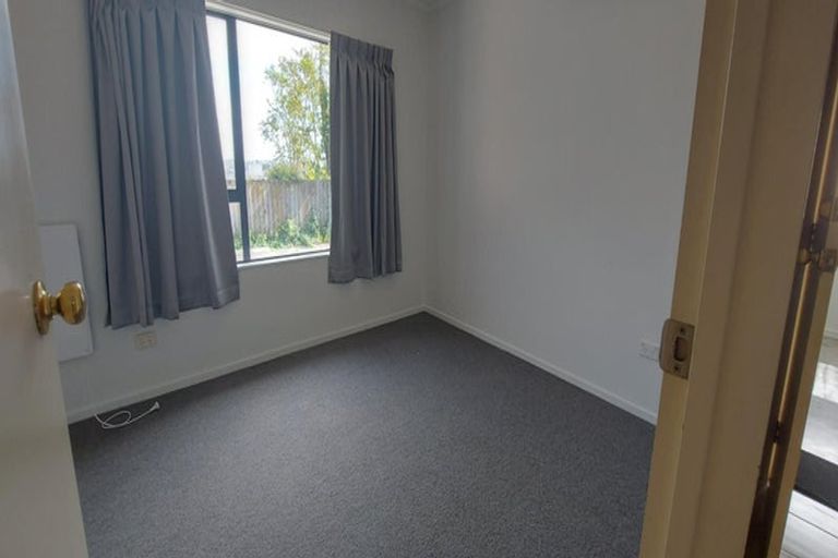 Photo of property in 1/10 Netherlands Avenue, Kelston, Auckland, 0602