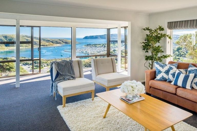 Photo of property in 20a Kahu Road, Paremata, Porirua, 5024