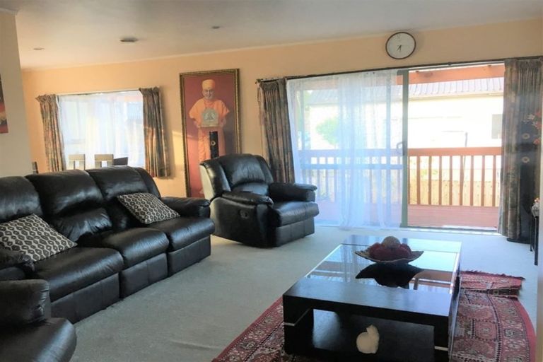 Photo of property in 1/3211 Great North Road, New Lynn, Auckland, 0600