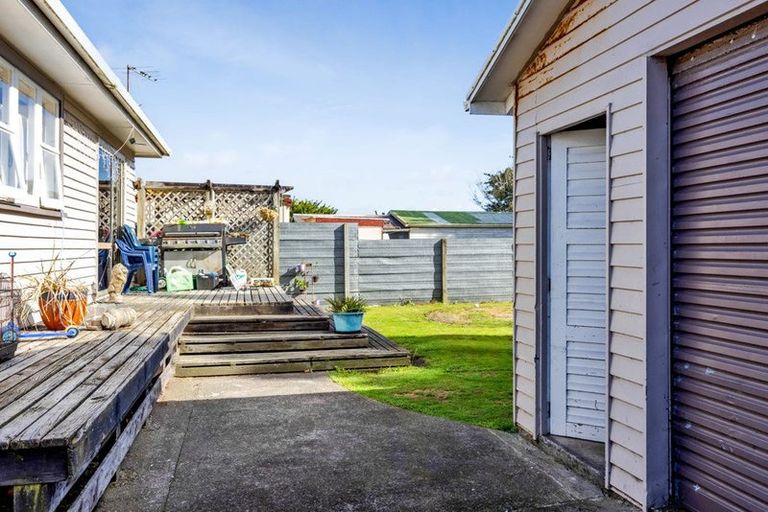 Photo of property in 9 Manawapou Road, Hawera, 4610